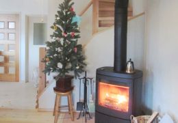 京田辺の家 リフォーム リビングに置かれた薪ストーブ